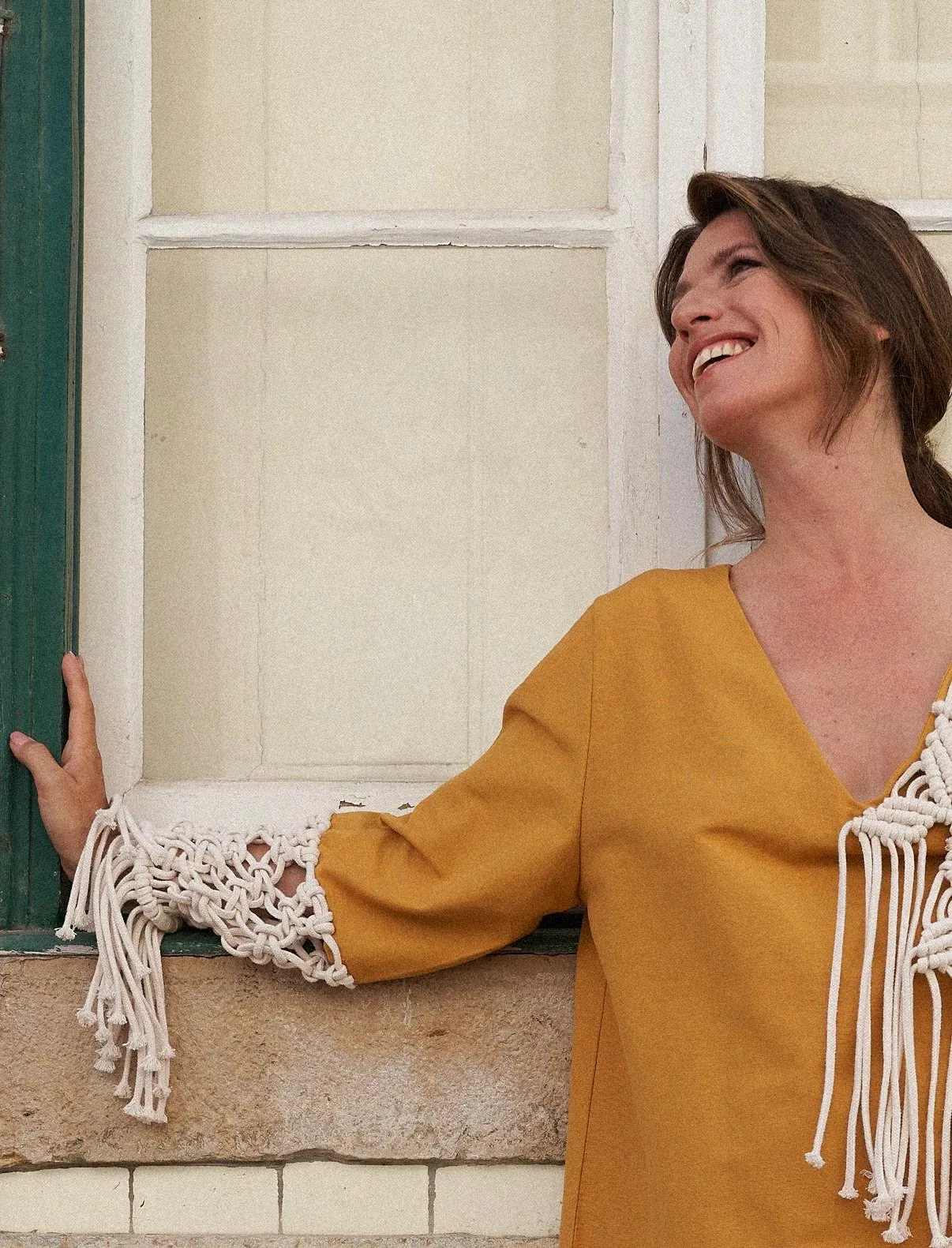 Maria Ana Bobone a sorrir à janela